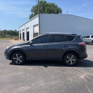 2017 Toyota RAV4 XLE — фото 3