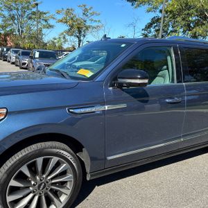 2020 Lincoln NAVIGATOR L RESERVE photo 2