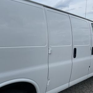 CHEVROLET EXPRESS 2500 - 9