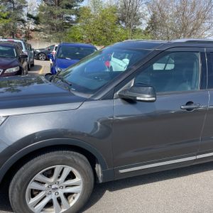 FORD EXPLORER XLT - 2