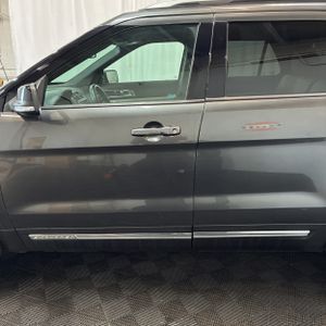 FORD EXPLORER XLT - 4