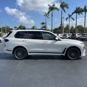 صورة 10 لـ 2024 BMW X7 ALPINA XB7