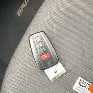 صورة 53 لـ 2021 Toyota RAV4 HYBRID XLE