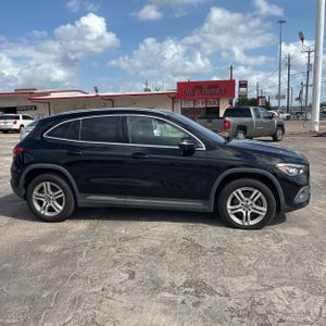 MERCEDES-BENZ GLA - 10