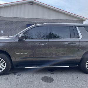 CHEVROLET SUBURBAN LS - 4