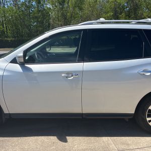 Nissan Pathfinder SV - 4