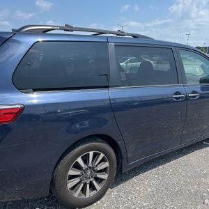 TOYOTA SIENNA - 9