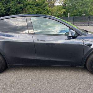 TESLA MODEL Y LONG RANGE - 10