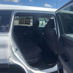 2023 Toyota HIGHLANDER LE 缩略图 35