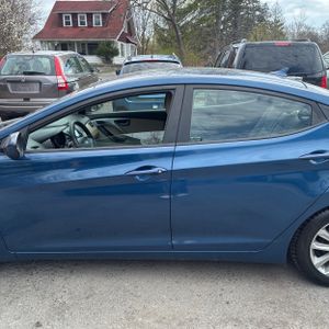 HYUNDAI ELANTRA SE - 4