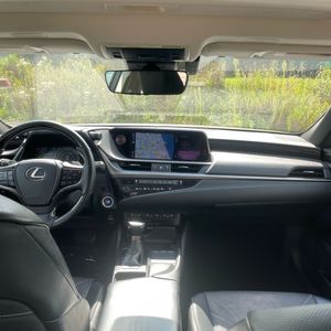 صورة 36 لـ 2019 Lexus ES 300H LUXURY