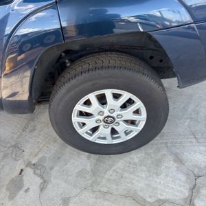 2005 Toyota 4RUNNER SR5 thumbnail 18