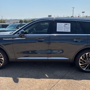 2021 Lincoln AVIATOR RESERVE photo 4