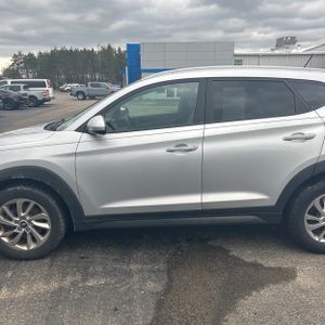 HYUNDAI TUCSON SE - 4