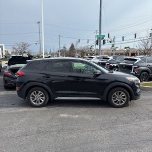 HYUNDAI TUCSON SE PLUS - 10