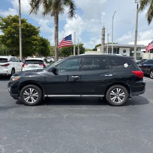 صورة 3 لـ 2017 Nissan PATHFINDER SV