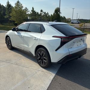 2026 Toyota BZ XLE PLUS — фото 5