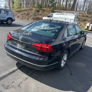 VOLKSWAGEN PASSAT 1.8T S - 8