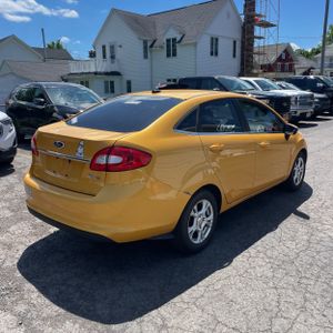 FORD FIESTA SEL - 8