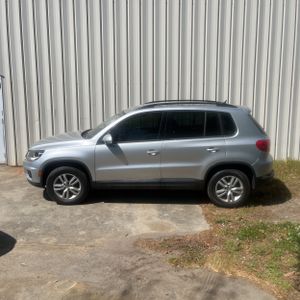 VOLKSWAGEN TIGUAN 2.0T S - 3
