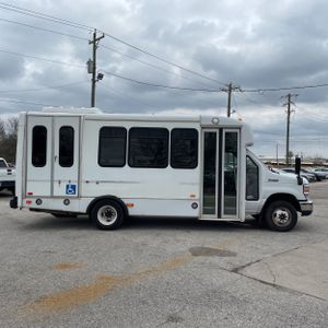 FORD E-450 CUTAWAY - 10