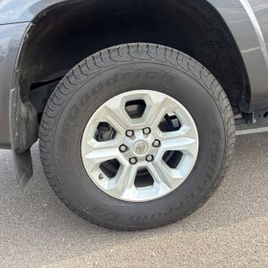 2015 Toyota 4RUNNER SR5 缩略图 19