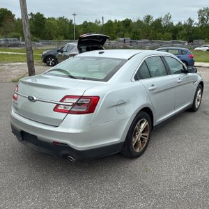FORD TAURUS SE - 8