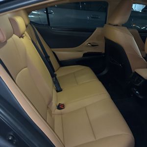 صورة مصغرة 30 لـ 2023 Lexus ES 350 BASE