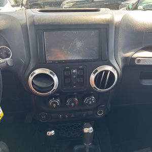2015 JEEP WRANGLER UNLIMITED SAHARA — миниатюра 37
