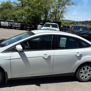 FORD FOCUS SE - 4