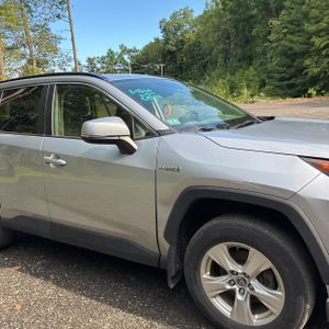 2019 Toyota RAV4 HYBRID XLE — фото 13