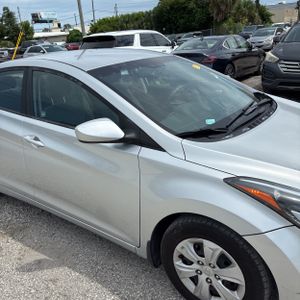 صورة مصغرة 13 لـ 2016 Hyundai ELANTRA SE