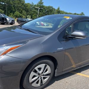 صورة 2 لـ 2017 Toyota PRIUS THREE