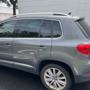 VOLKSWAGEN TIGUAN S - 6