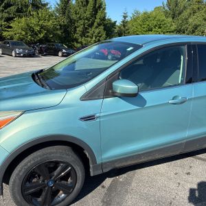 FORD ESCAPE SE - 2