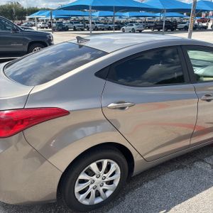 HYUNDAI ELANTRA GLS - 9