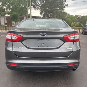 FORD FUSION SE - 7