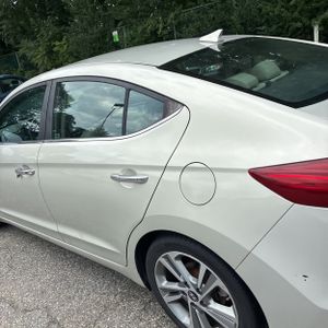 صورة 6 لـ 2017 Hyundai ELANTRA LIMITED
