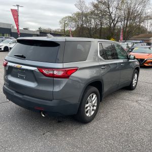 CHEVROLET TRAVERSE LS - 8