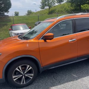 2019 Nissan ROGUE SV — фото 2