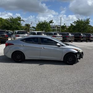 HYUNDAI ELANTRA SE - 10