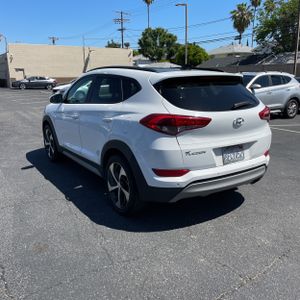 HYUNDAI TUCSON VALUE - 5