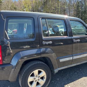 JEEP LIBERTY SPORT - 9