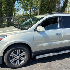 CHEVROLET TRAVERSE LT - 2