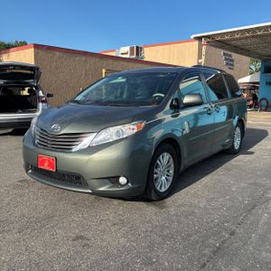 TOYOTA SIENNA - 1