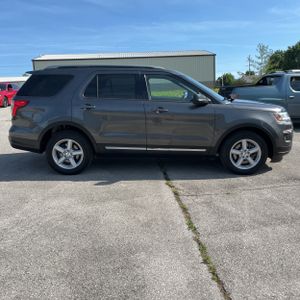 FORD EXPLORER XLT - 10