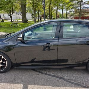 FORD FOCUS SE - 4