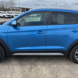 HYUNDAI TUCSON SE - 4