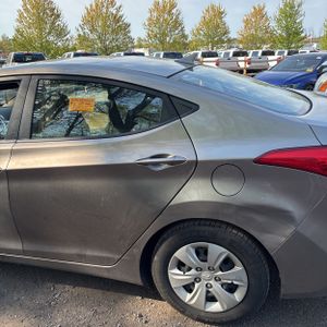 HYUNDAI ELANTRA GLS - 6