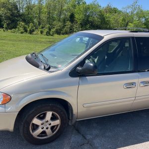 DODGE GRAND CARAVAN SXT - 2